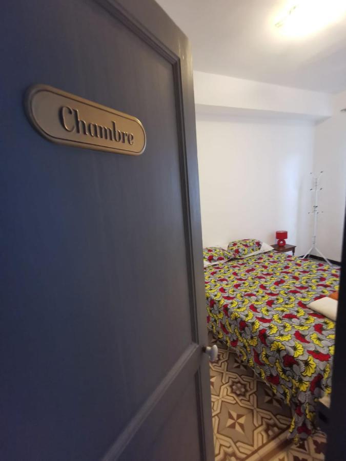 Petit Appart Entier Au Coeur Des Remparts - Netfix Et Connection Fibre Gratuits Carpentras Buitenkant foto