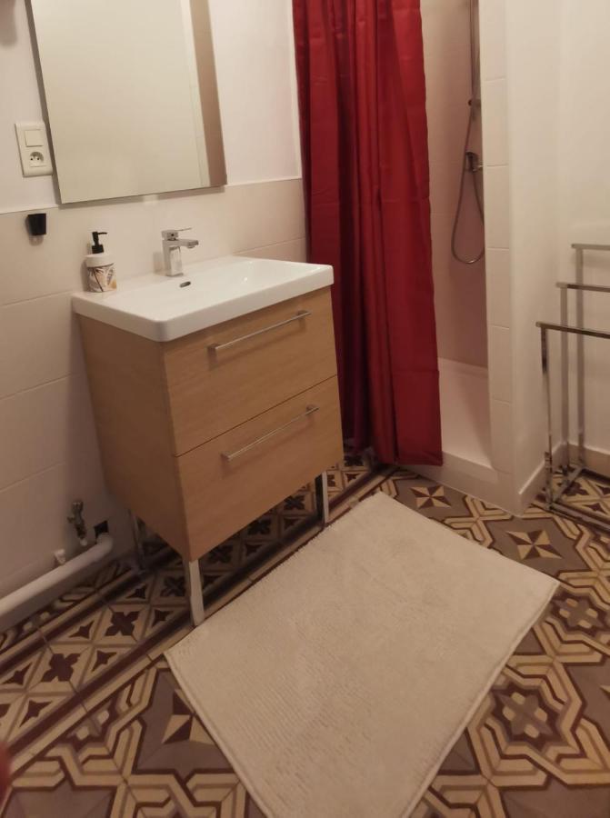 Petit Appart Entier Au Coeur Des Remparts - Netfix Et Connection Fibre Gratuits Carpentras Buitenkant foto