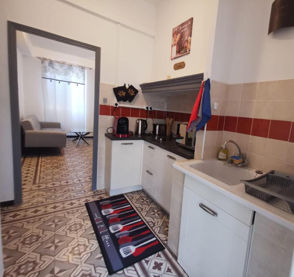 Petit Appart Entier Au Coeur Des Remparts - Netfix Et Connection Fibre Gratuits Carpentras Buitenkant foto
